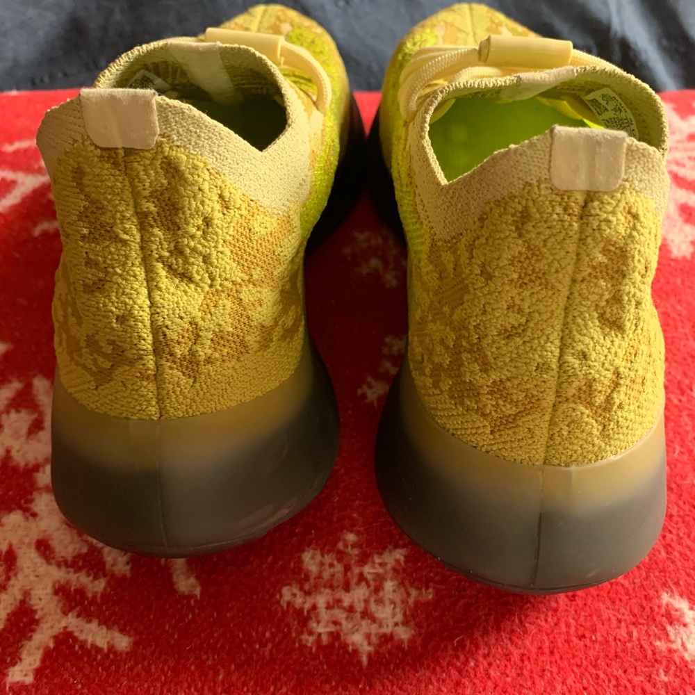 Yeezy - Picture 2 of 5